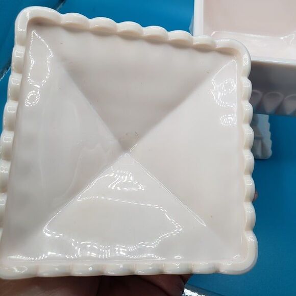 Vintage Pink Milk Glass Wedding Bowl & Lid Candy Shell Romantic Dresser Decor - Picture 9 of 9